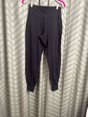 Lululemon Align HR Joggers pants size 6
Black color
